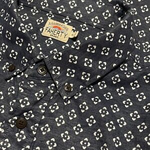 FAHERTY Plays Geo Print Short Sleeve Button Down Shirt Men's Size XL Blue AOP‎